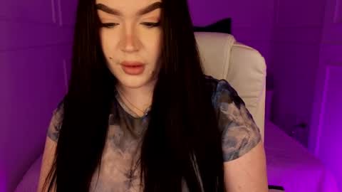 hi im curvy babyface girlie Tina online show from 9, 4, 2026