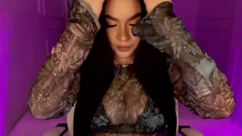 hi im curvy babyface girlie Tina online show from 11, 4, 2026