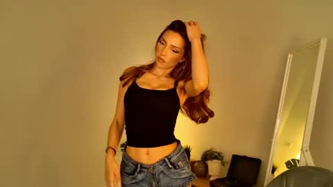 Snapshot of tinapie chatting on 5, 5, 2026 Tina online show from 5, 5, 2026