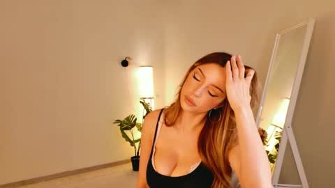Snapshot of tinapie chatting on 9, 5, 2026 Tina online show from 9, 5, 2026