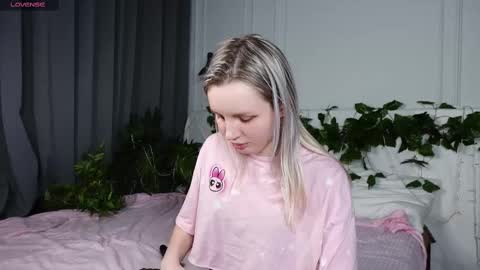 Snapshot of tinasiner chatting on 12, 3, 2025 tinasiner online show from 12, 3, 2025