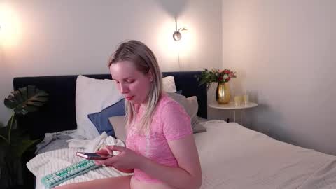 Snapshot of tinasiner chatting on 7, 10, 2025 tinasiner online show from 7, 10, 2025