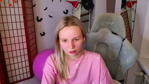 Snapshot of tinasiner chatting on 2, 11, 2025 tinasiner online show from 2, 11, 2025