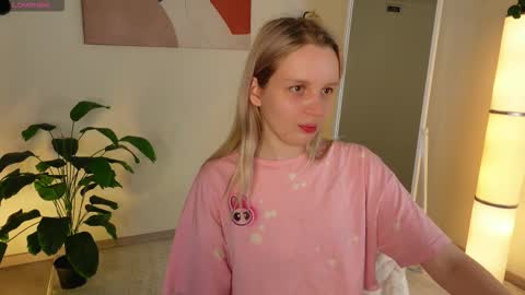 Snapshot of tinasiner chatting on 10, 11, 2025 tinasiner online show from 10, 11, 2025