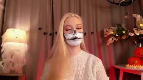 Snapshot of tinastevenson chatting on 30, 10, 2025 Annie online show from 30, 10, 2025