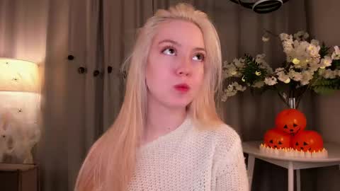 Snapshot of tinastevenson chatting on 31, 10, 2025 Annie online show from 31, 10, 2025