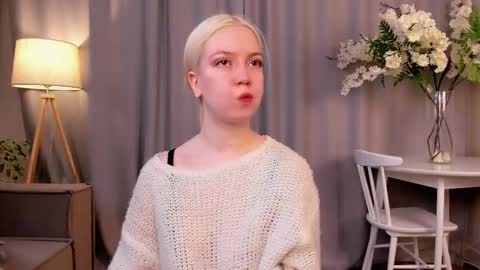 Snapshot of tinastevenson chatting on 4, 11, 2025 Annie online show from 4, 11, 2025