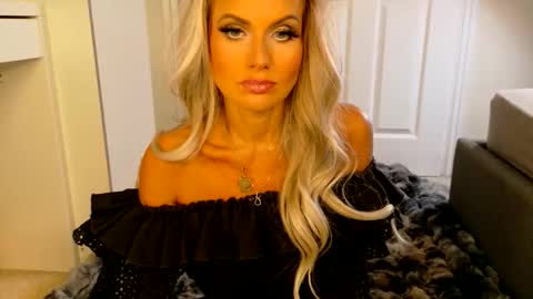 tinkerbell822 online show from 9, 6, 2026
