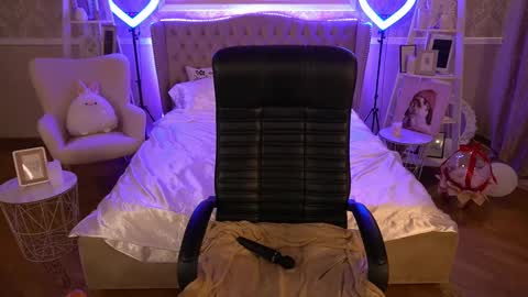 TinkerrBelll online show from 12, 3, 2025