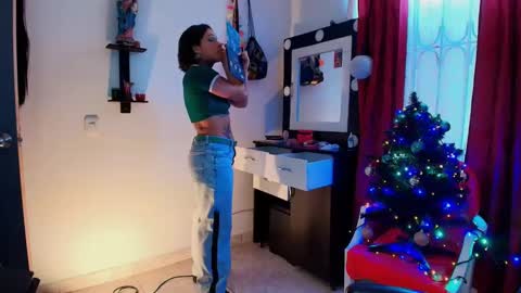 Snapshot of tinnadawson chatting on 24, 12, 2024 I AM BELLA ----------- follow my IG TINNS 69 online show from 24, 12, 2024