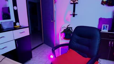 Snapshot of tinnadawson chatting on 8, 1, 2025 I AM BELLA ----------- follow my IG TINNS 69 online show from 8, 1, 2025