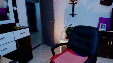 Snapshot of tinnadawson chatting on 14, 1, 2025 I AM BELLA ----------- follow my IG TINNS 69 online show from 14, 1, 2025