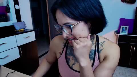 Snapshot of tinnadawson chatting on 14, 1, 2025 I AM BELLA ----------- follow my IG TINNS 69 online show from 14, 1, 2025