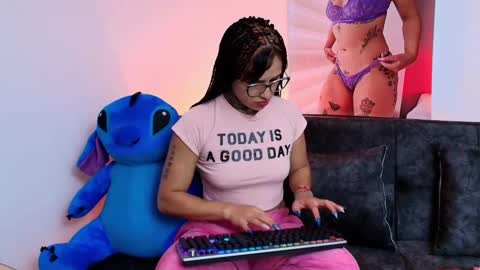 Snapshot of tinnadawson chatting on 13, 2, 2025 I AM BELLA ----------- follow my IG TINNS 69 online show from 13, 2, 2025