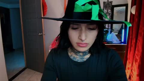 Snapshot of tinnadawson chatting on 16, 10, 2025 I AM BELLA ----------- follow my IG TINNS 69 online show from 16, 10, 2025