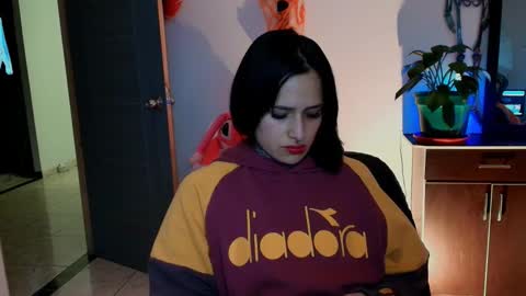 Snapshot of tinnadawson chatting on 27, 10, 2025 I AM BELLA ----------- follow my IG TINNS 69 online show from 27, 10, 2025