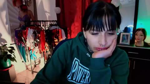 Snapshot of tinnadawson chatting on 21, 11, 2025 I AM BELLA ----------- follow my IG TINNS 69 online show from 21, 11, 2025