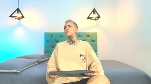 Snapshot of tinny_and_candy chatting on 10, 3, 2025 TINNY AND CANDY online show from 10, 3, 2025