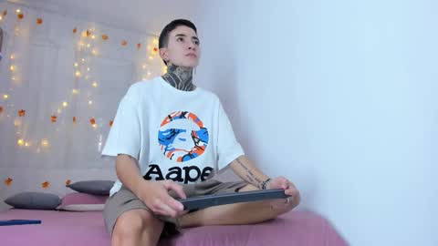 Snapshot of tinny_and_candy chatting on 7, 11, 2025 TINNY AND CANDY online show from 7, 11, 2025