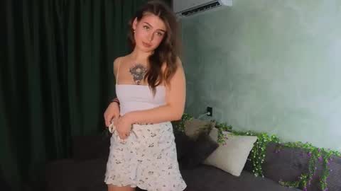 Snapshot of tinnymollys01 chatting on 27, 10, 2025 Molly online show from 27, 10, 2025
