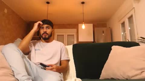 Snapshot of tinoclandestino chatting on 17, 12, 2025 tinoclandestino online show from 17, 12, 2025