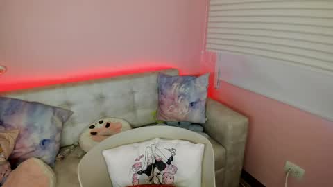 tiny_cora online show from 19, 4, 2026