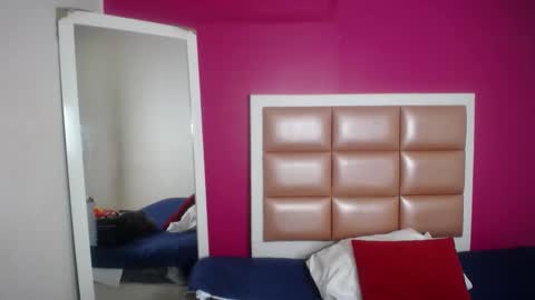 Snapshot of tiny_sarah1 chatting on 4, 11, 2025 tiny_sarah1 online show from 4, 11, 2025