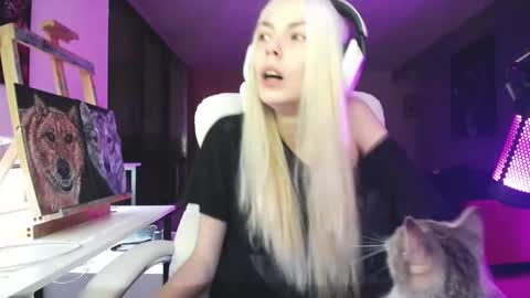 stage Kylie Sinner  brand CLITBAIT online show from 24, 9, 2025