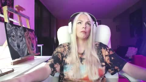 stage Kylie Sinner  brand CLITBAIT online show from 28, 9, 2025