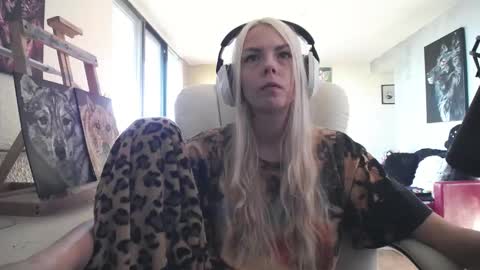 stage Kylie Sinner  brand CLITBAIT online show from 29, 9, 2025