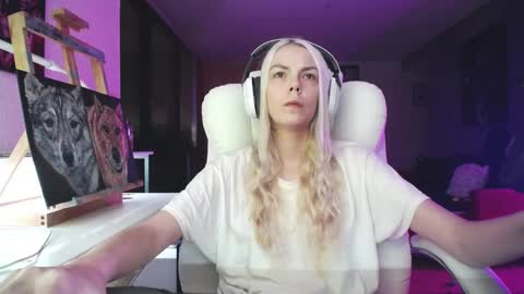 stage Kylie Sinner  brand CLITBAIT online show from 5, 10, 2025