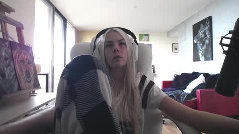 stage Kylie Sinner  brand CLITBAIT online show from 14, 10, 2025