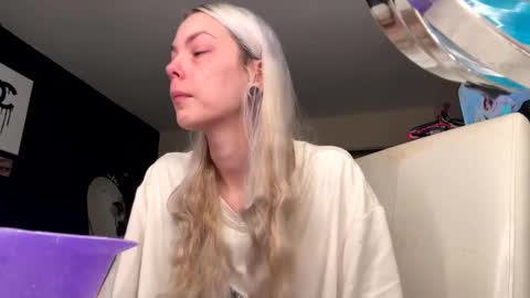 stage Kylie Sinner  brand CLITBAIT online show from 23, 11, 2025