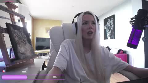 stage Kylie Sinner  brand CLITBAIT online show from 11, 3, 2026