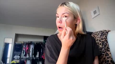 stage Kylie Sinner  brand CLITBAIT online show from 24, 5, 2026