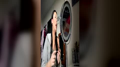 Snapshot of tinykylie chatting on 25, 6, 2026 stage Kylie Sinner brand CLITBAIT online show from 25, 6, 2026