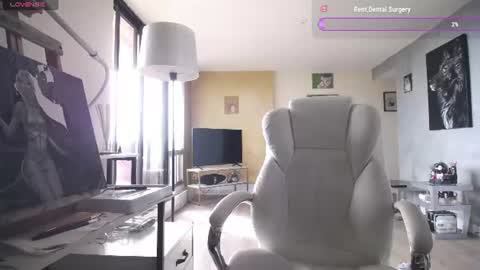 Snapshot of tinykylie chatting on 27, 6, 2026 stage Kylie Sinner brand CLITBAIT online show from 27, 6, 2026