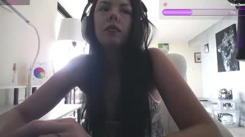 Snapshot of tinykylie chatting on 7, 7, 2026 stage Kylie Sinner brand CLITBAIT online show from 7, 7, 2026