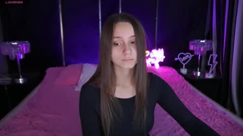 tinynataliee online show from 2, 12, 2025