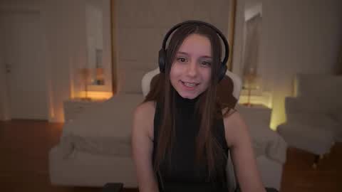 tinynataliee online show from 2, 3, 2026