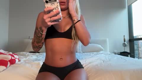 tinytayy online show from 20, 4, 2026