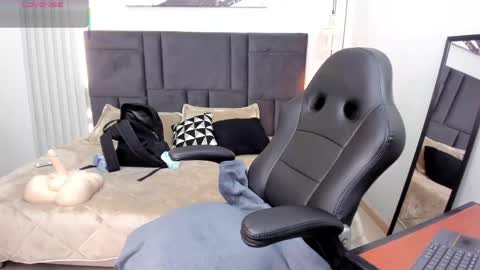 Snapshot of tisha_lau chatting on 29, 4, 2026 Tisha online show from 29, 4, 2026