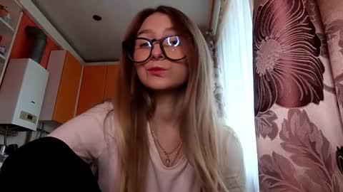 Hi Im Carry 18 years old online show from 30, 10, 2025