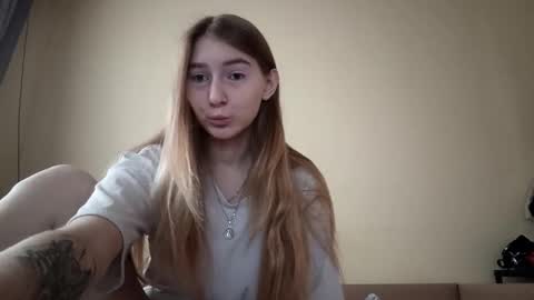 Snapshot of tishabhagat chatting on 7, 11, 2025 Hi Im Carry 18 years old online show from 7, 11, 2025