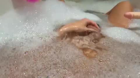 Snapshot of toadinhole chatting on 26, 11, 2025 Toady online show from 26, 11, 2025