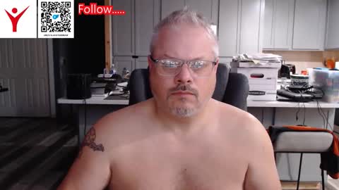Snapshot of toddbator chatting on 19, 10, 2025 Todd Bator online show from 19, 10, 2025