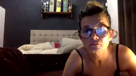 Snapshot of todean77 chatting on 23, 12, 2025 todean77 online show from 23, 12, 2025