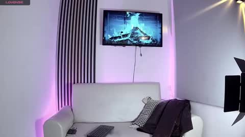 toji lee online show from 7, 11, 2025