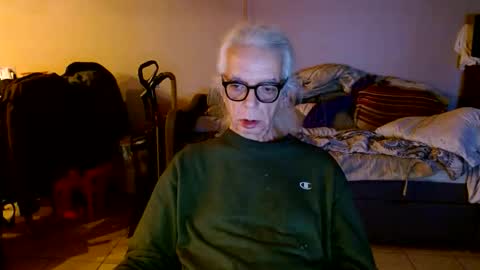 Snapshot of tom112292014 chatting on 12, 11, 2025 tom112292014 online show from 12, 11, 2025