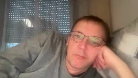 Snapshot of tom6644 chatting on 2, 12, 2025 Tom online show from 2, 12, 2025